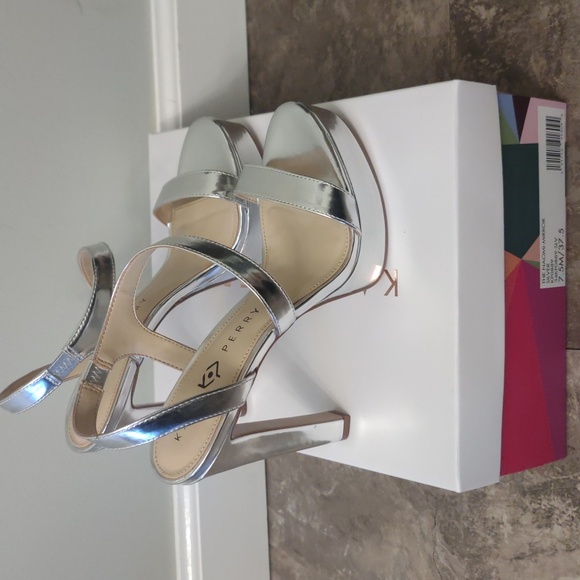 Silver heels (never worn) - Picture 5 of 8